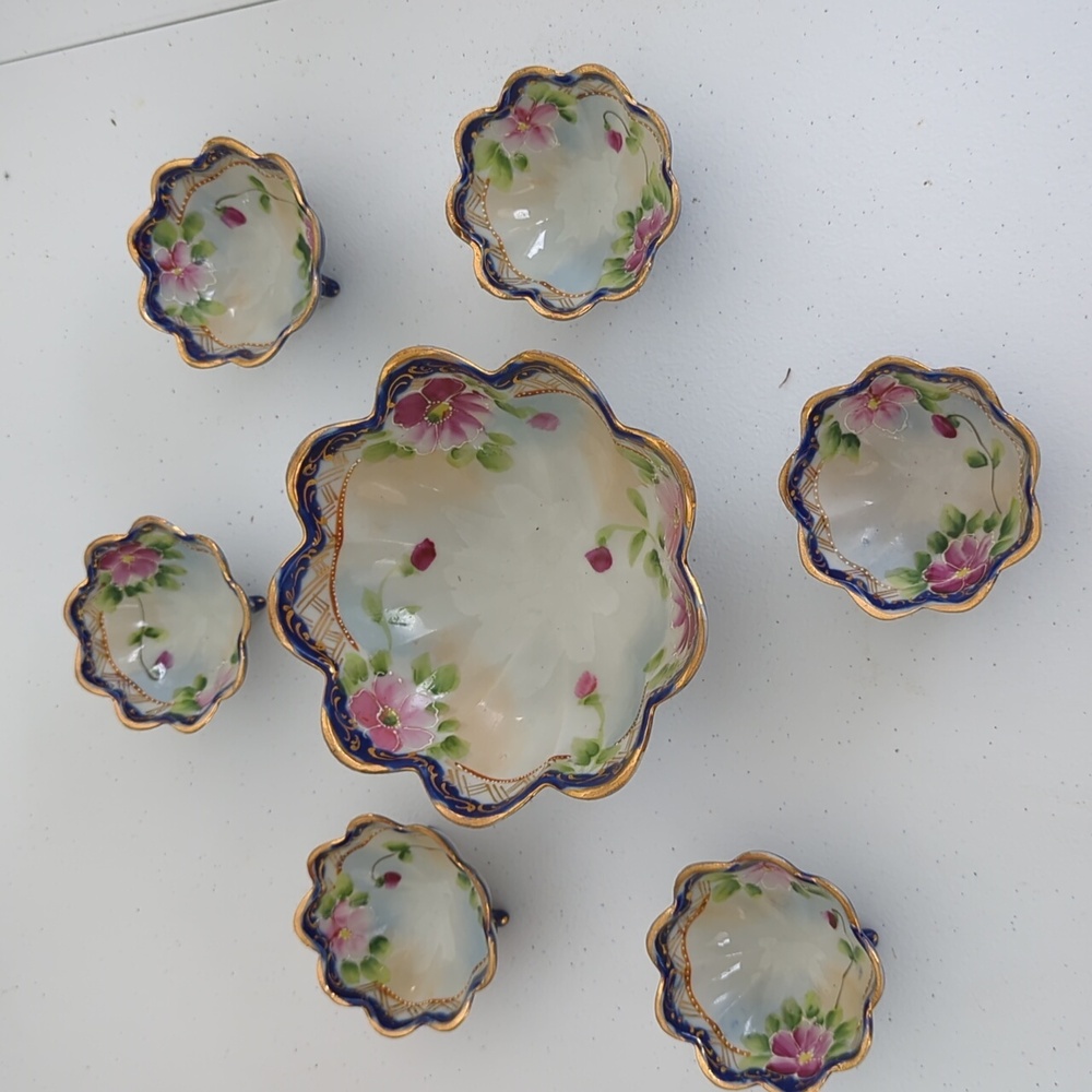 Vintage Nippon style Master bowl and 6 nut dishs